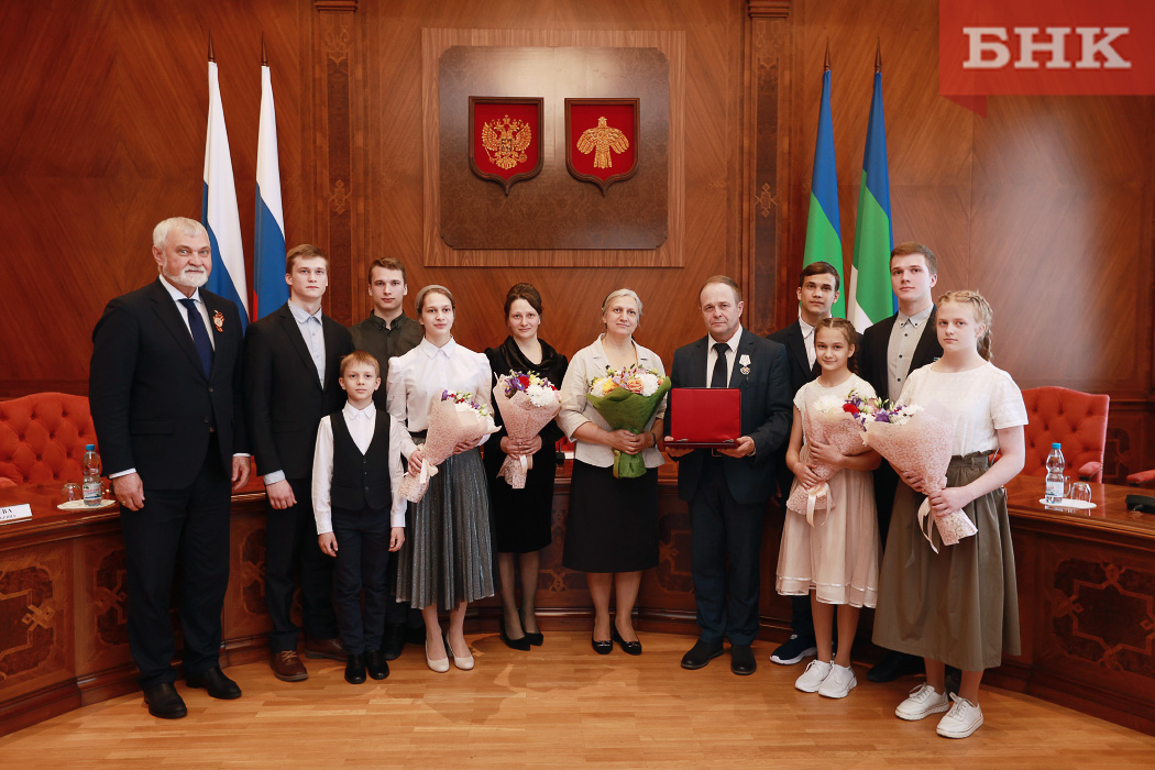 Семью баптистов наградил глава Коми Республики